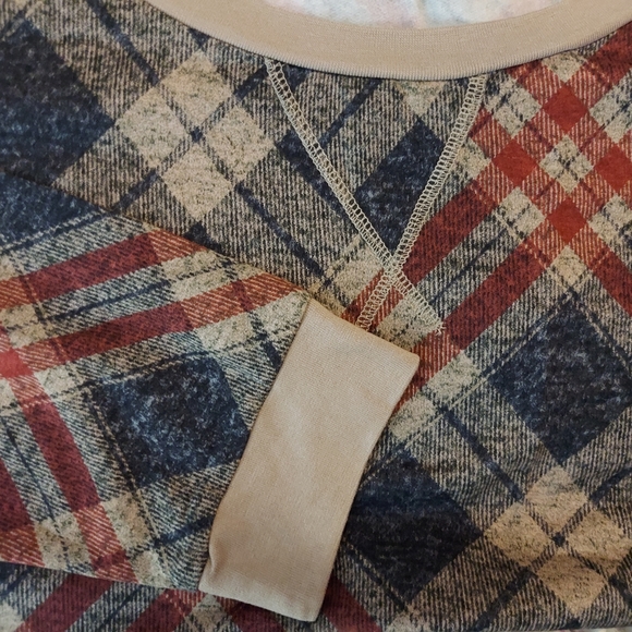 NWT Plus Size 2X. Cato Mid Length Sleeve Fleece Sweater. Plaid. - Picture 5 of 5